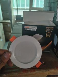 锚定西南核心区位—成都灯具批发运营中心，畅享采购红利 区位，是灯具批发的核心竞争力。