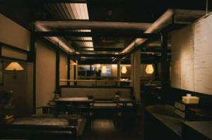 深耕四川非标定制灯具领域，我们以“研发为核、生产为基、批发为脉、销售为桥”，打造全产业链一站式批发销售安装服务