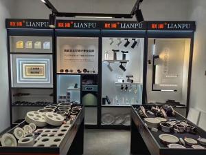 邓师傅深耕成都本地服务，成都灯具应急抢修维修，熟悉各区域交通脉络，承诺24小时应急响应