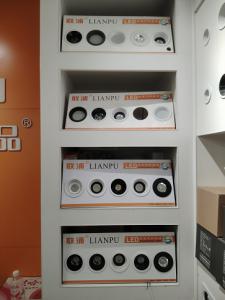 买高品质灯具到成都金府灯具城，长久灯具城，爱灯堡西部采购中心/邓师傅专注灯具行业19年实力商家靠谱。