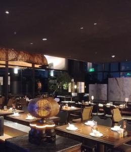 成都青羊武侯锦江城区｜邓师傅 KTV 灯光维修、配件销售、定期维保上门